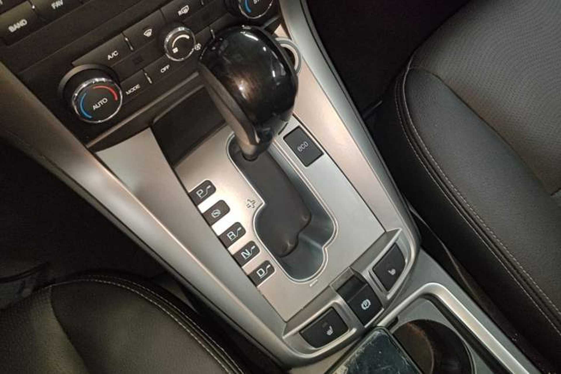 Used Chevrolet Captiva 2017 2.4L 4x4 Flagship Edition 7-Seater Gear Lever