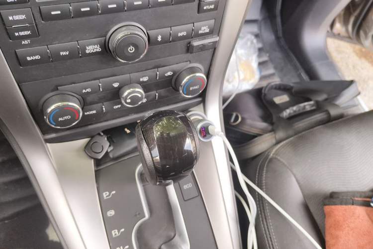 Used Chevrolet Captiva 2017 2.4L 4x4 Flagship Edition 7-Seater Gear Lever