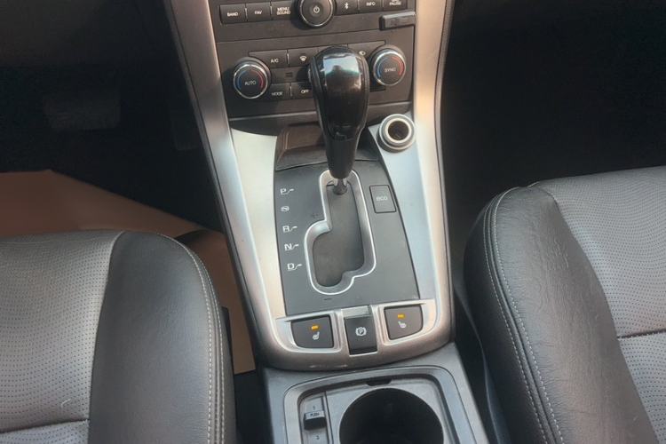 Used Chevrolet Captiva 2017 2.4L 4x4 Flagship Edition 7-Seater Gear Lever