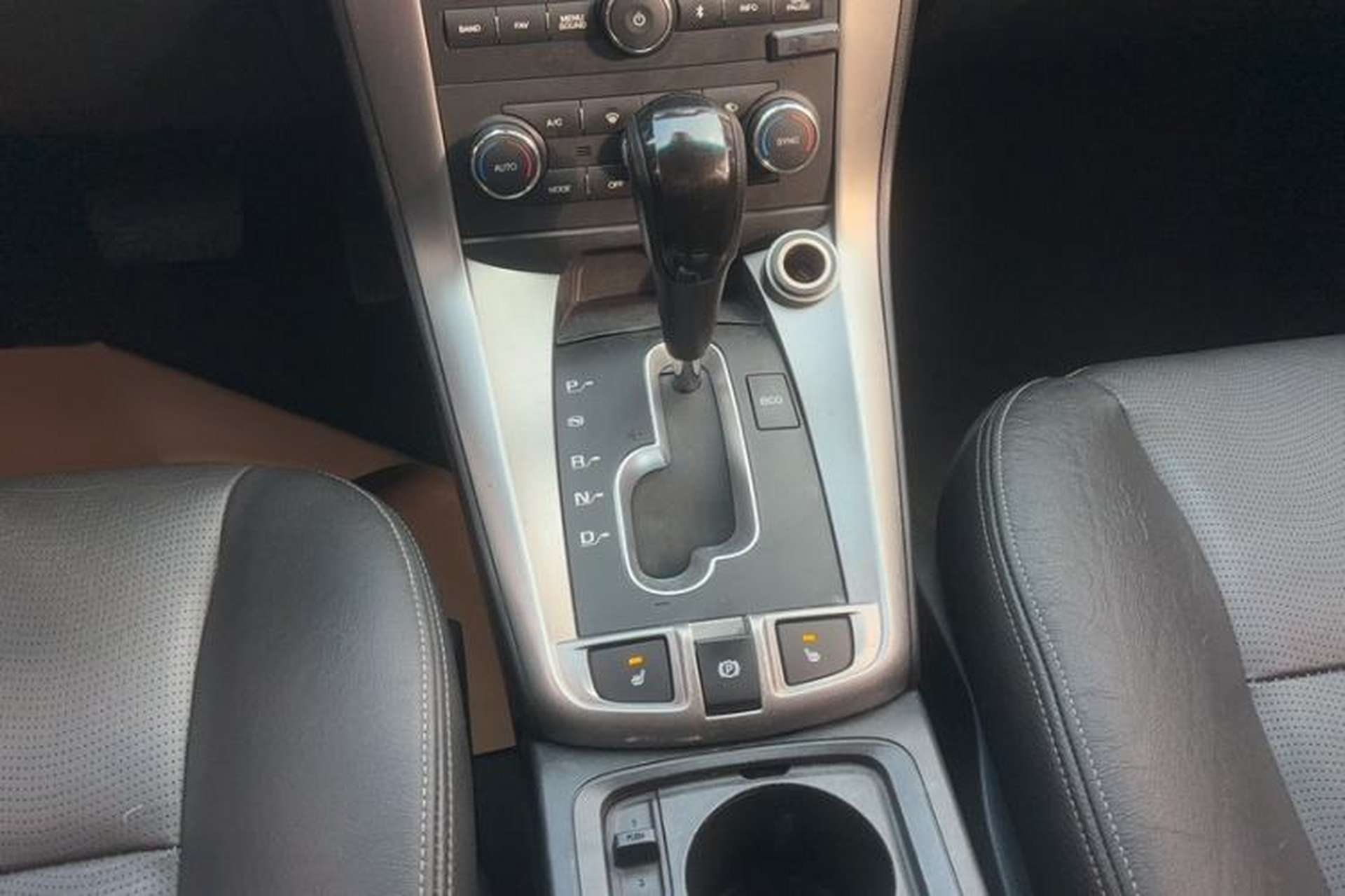 Used Chevrolet Captiva 2017 2.4L 4x4 Flagship Edition 7-Seater Gear Lever
