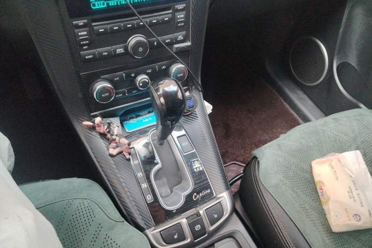 Used Chevrolet Captiva 2017 2.4L 4x4 Flagship Edition 7-Seater Gear Lever