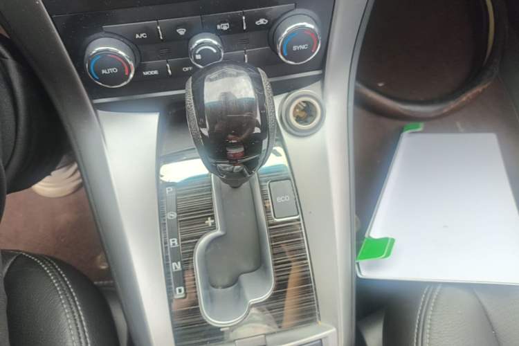 Used Chevrolet Captiva 2017 2.4L 4x4 Flagship Edition 7-Seater Gear Lever
