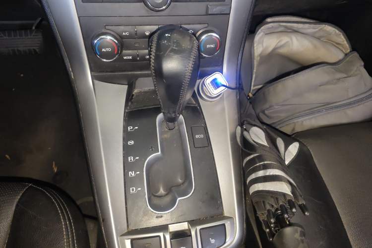 Used Chevrolet Captiva 2017 2.4L 4x4 Flagship Edition 7-Seater Gear Lever