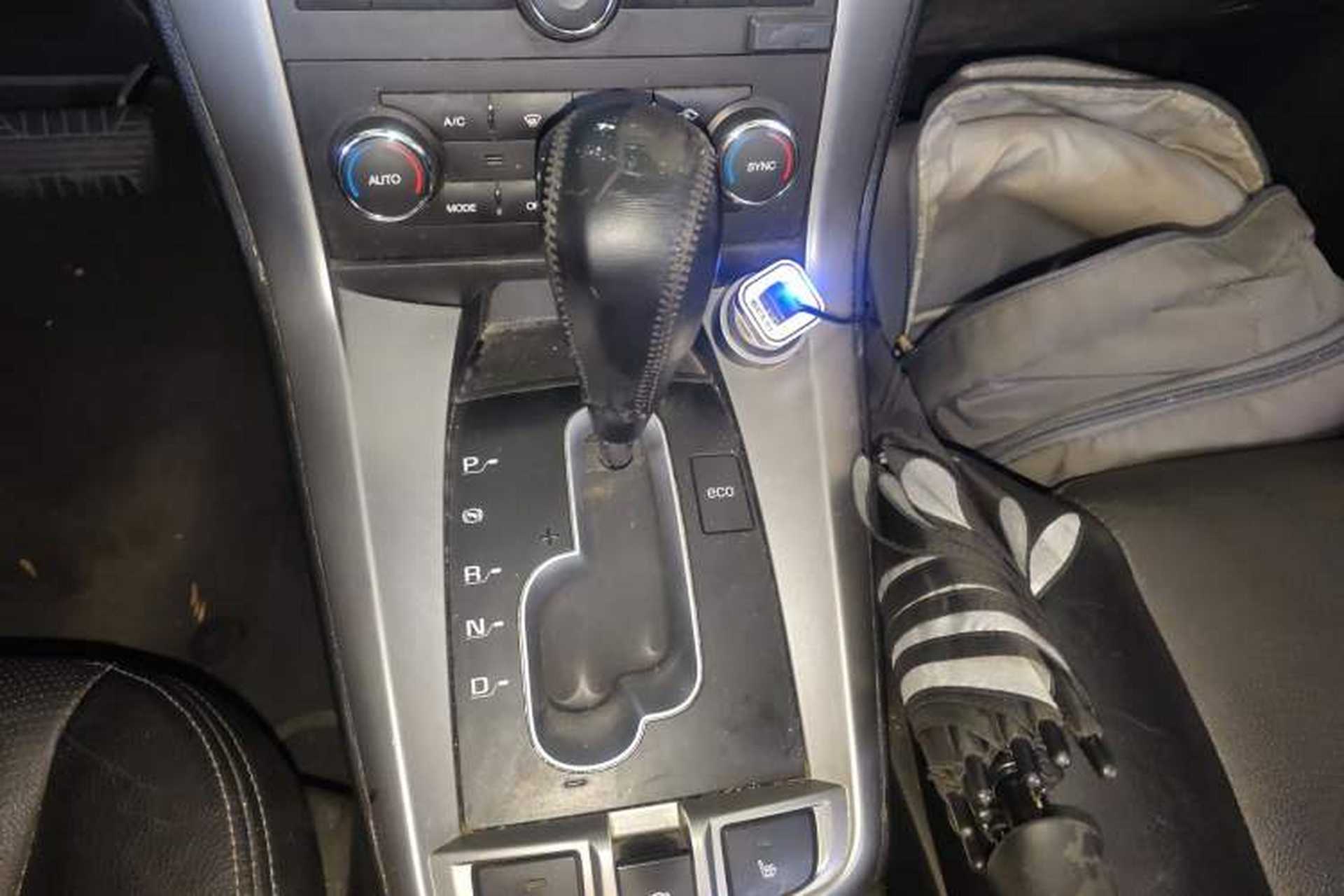 Used Chevrolet Captiva 2017 2.4L 4x4 Flagship Edition 7-Seater Gear Lever