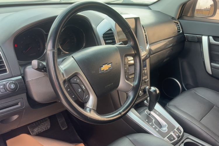 Used Chevrolet Captiva 2017 2.4L 4x4 Flagship Edition 7-Seater Interior 1