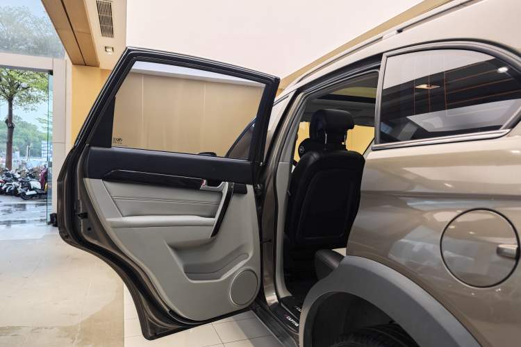 Used Chevrolet Captiva 2017 2.4L Two-Wheel Drive City Edition 5 Seats Interior 12