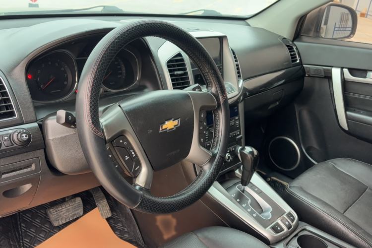 Used Chevrolet Captiva 2017 2.4L 4x4 Flagship Edition 7-Seater Interior 2