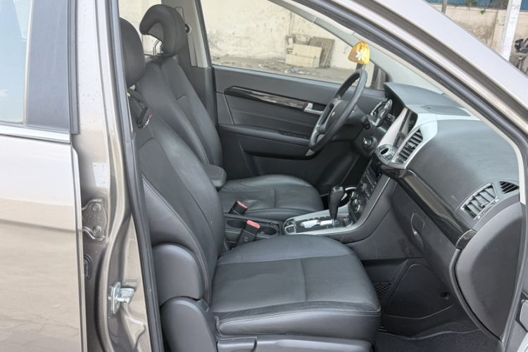 Used Chevrolet Captiva 2017 2.4L Two-Wheel Drive Luxury Edition 7 Seats Interior 2