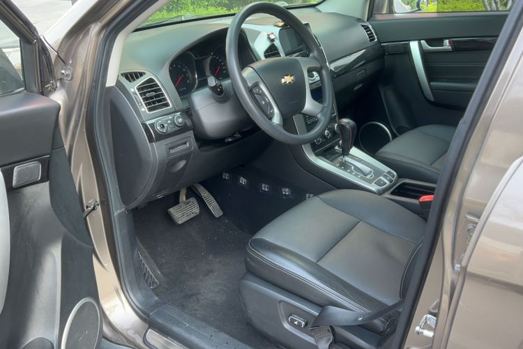 Used Chevrolet Captiva 2017 2.4L Two-Wheel Drive Luxury Edition 7 Seats Interior 3