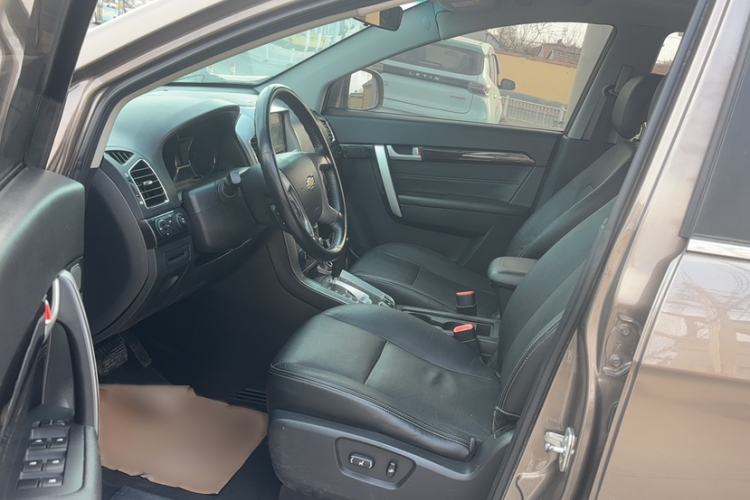 Used Chevrolet Captiva 2017 2.4L 4x4 Flagship Edition 7-Seater Interior 3