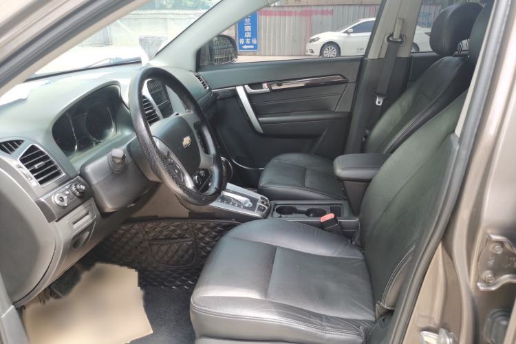 Used Chevrolet Captiva 2017 2.4L 4x4 Flagship Edition 7-Seater Interior 3