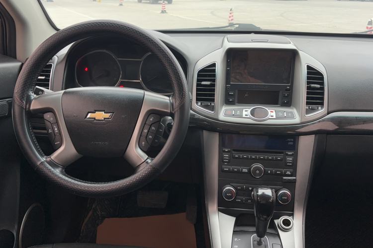 Used Chevrolet Captiva 2017 2.4L 4x4 Flagship Edition 7-Seater Interior 4