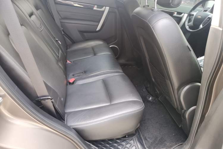 Used Chevrolet Captiva 2017 2.4L 4x4 Flagship Edition 7-Seater Interior 4