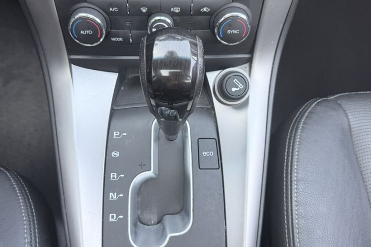 Used Chevrolet Captiva 2017 2.4L Two-Wheel Drive Luxury Edition 7 Seats Interior 4