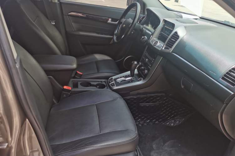 Used Chevrolet Captiva 2017 2.4L 4x4 Flagship Edition 7-Seater Interior 5