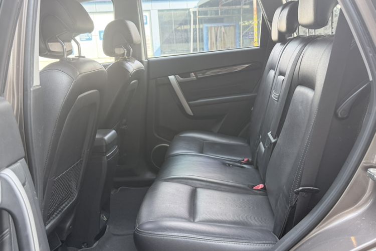 Used Chevrolet Captiva 2017 2.4L Two-Wheel Drive Luxury Edition 7 Seats Interior 5
