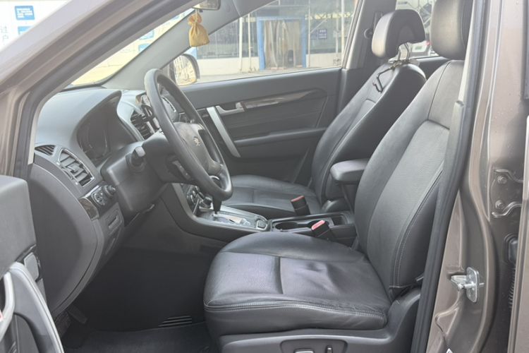 Used Chevrolet Captiva 2017 2.4L Two-Wheel Drive Luxury Edition 7 Seats Interior 6