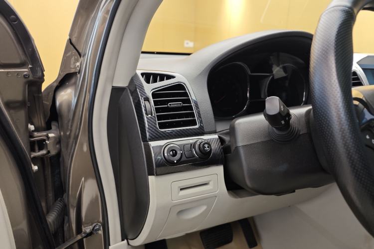 Used Chevrolet Captiva 2017 2.4L Two-Wheel Drive City Edition 5 Seats Interior 8