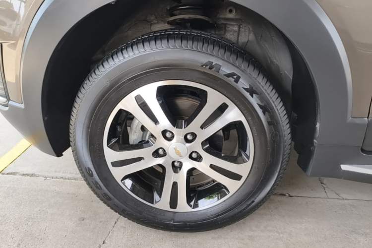 Used Chevrolet Captiva 2017 2.4L Two-Wheel Drive Luxury Edition 7 Seats Left Front Wheel Hub