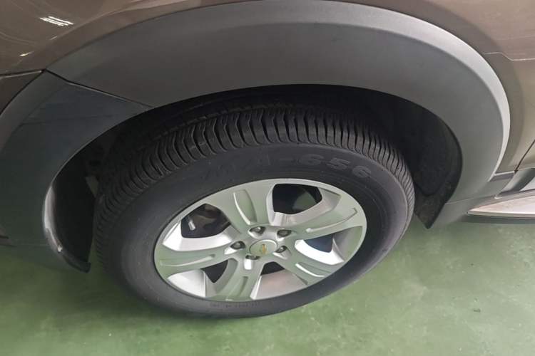 Used Chevrolet Captiva 2017 2.4L Two-Wheel Drive Luxury Edition 7 Seats Left Front Wheel Hub