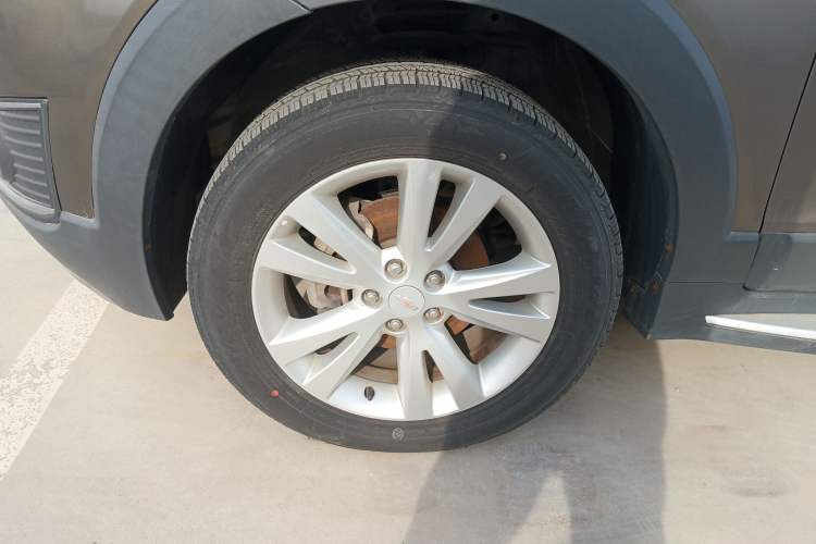 Used Chevrolet Captiva 2017 2.4L 4x4 Flagship Edition 7-Seater Left Front Wheel Hub