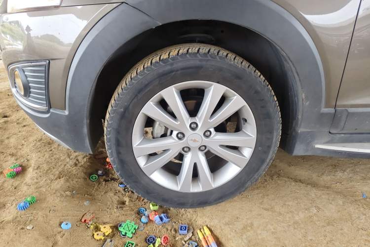 Used Chevrolet Captiva 2017 2.4L 4x4 Flagship Edition 7-Seater Left Front Wheel Hub