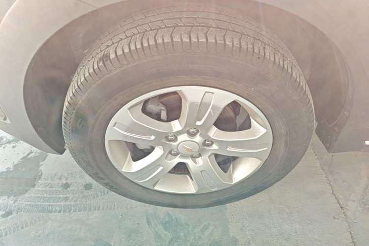 Used Chevrolet Captiva 2017 2.4L Two-Wheel Drive Luxury Edition 7 Seats Left Front Wheel Hub