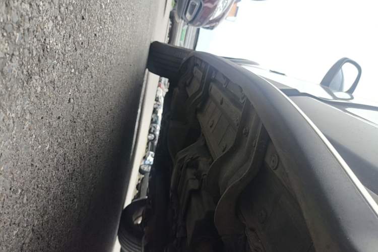 Used Chevrolet Captiva 2017 2.4L 4x4 Flagship Edition 7-Seater Left Side Sill
