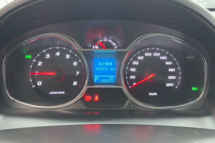 Used Chevrolet Captiva 2017 2.4L 4x4 Flagship Edition 7-Seater Odometer Close Up