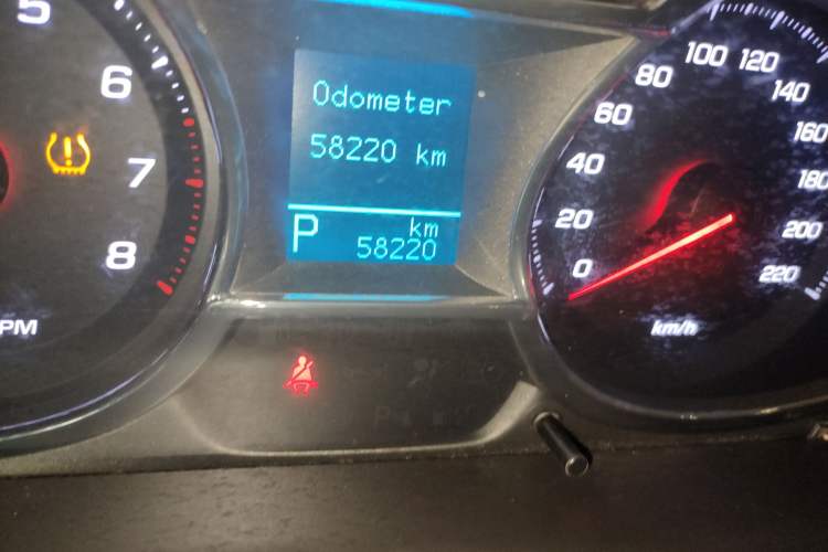Used Chevrolet Captiva 2017 2.4L Two-Wheel Drive Luxury Edition 7 Seats Odometer Close Up