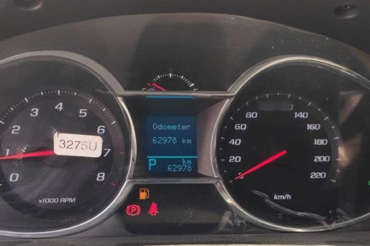 Used Chevrolet Captiva 2017 2.4L Two-Wheel Drive Luxury Edition 7 Seats Odometer Close Up