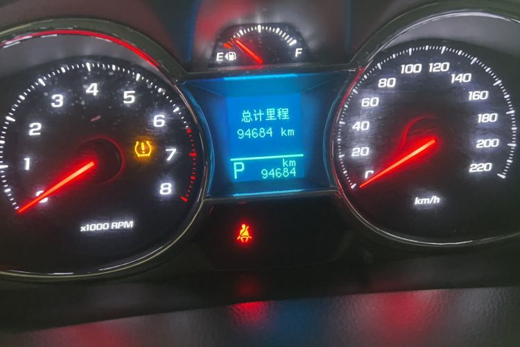 Used Chevrolet Captiva 2017 2.4L Two-Wheel Drive Luxury Edition 7 Seats Odometer Close Up