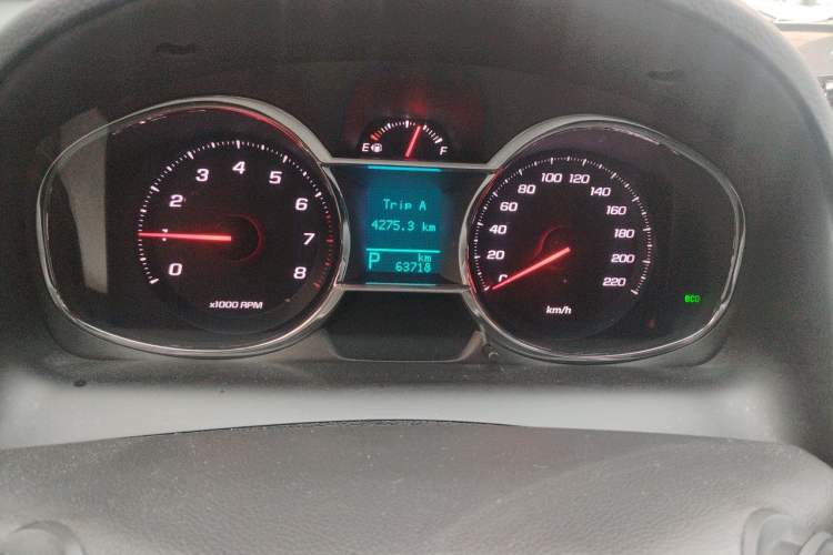 Used Chevrolet Captiva 2017 2.4L 4x4 Flagship Edition 7-Seater Odometer Close Up