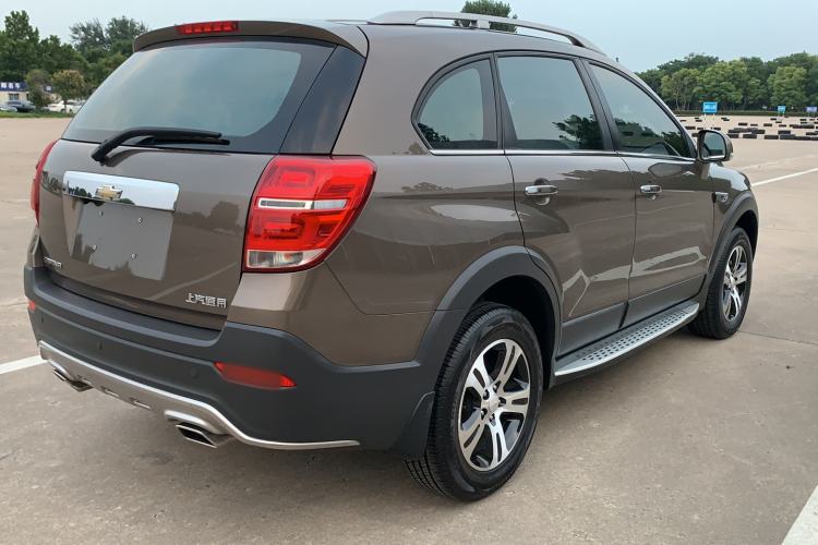 Used Chevrolet Captiva 2017 2.4L Two-Wheel Drive Luxury Edition 7 Seats Rear Right 45 Deg