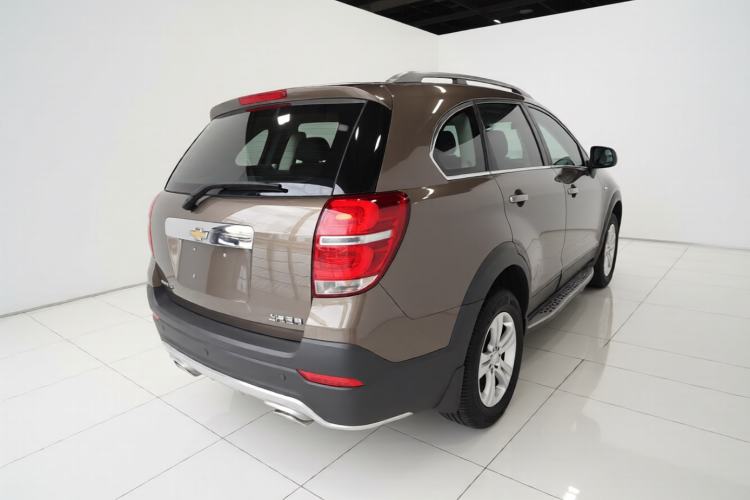 Used Chevrolet Captiva 2017 2.4L Two-Wheel Drive Luxury Edition 7 Seats Rear Right 45 Deg