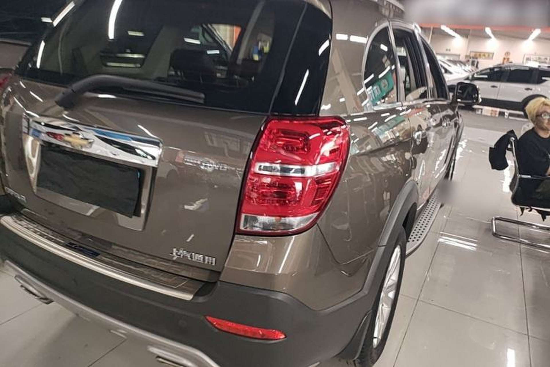 Used Chevrolet Captiva 2017 2.4L 4x4 Flagship Edition 7-Seater Rear Right 45 Deg