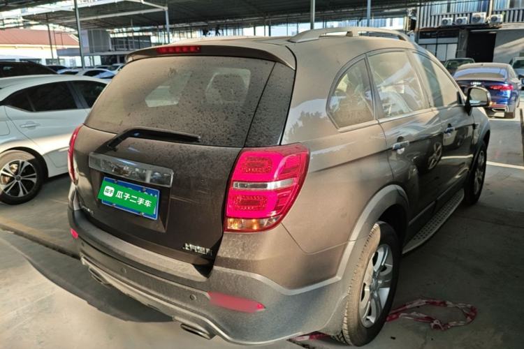 Used Chevrolet Captiva 2017 2.4L Two-Wheel Drive Luxury Edition 7 Seats Rear Right 45 Deg