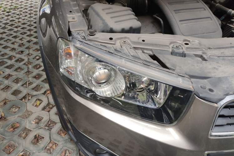 Used Chevrolet Captiva 2017 2.4L Two-Wheel Drive Luxury Edition 7 Seats Right Front Headlight