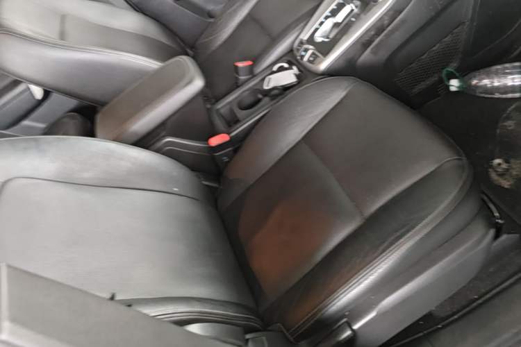 Used Chevrolet Captiva 2017 2.4L Two-Wheel Drive Luxury Edition 7 Seats Right Front Seat
