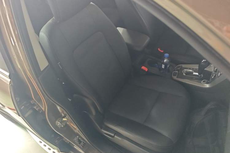 Used Chevrolet Captiva 2017 2.4L Two-Wheel Drive Luxury Edition 7 Seats Right Front Seat