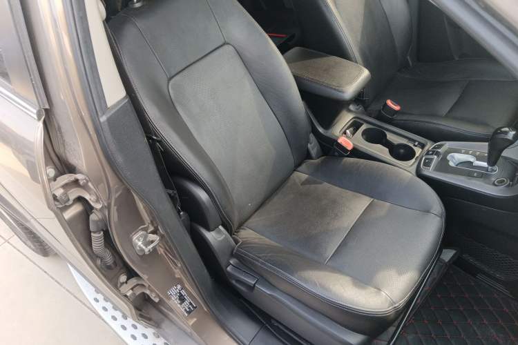 Used Chevrolet Captiva 2017 2.4L 4x4 Flagship Edition 7-Seater Right Front Seat