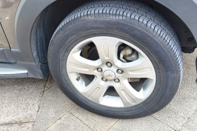 Used Chevrolet Captiva 2017 2.4L Two-Wheel Drive Luxury Edition 7 Seats Right Front Wheel Hub