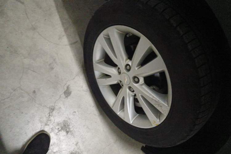 Used Chevrolet Captiva 2017 2.4L 4x4 Flagship Edition 7-Seater Right Front Wheel Hub