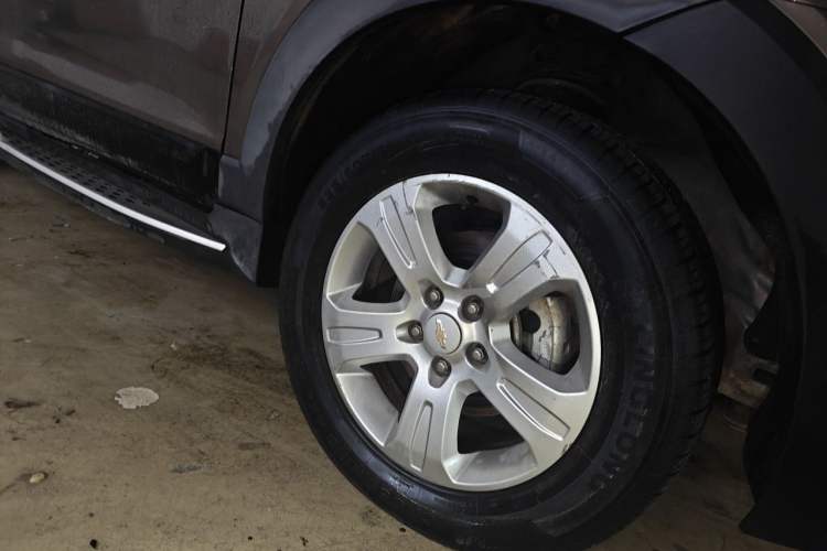Used Chevrolet Captiva 2017 2.4L Two-Wheel Drive Luxury Edition 7 Seats Right Front Wheel Hub