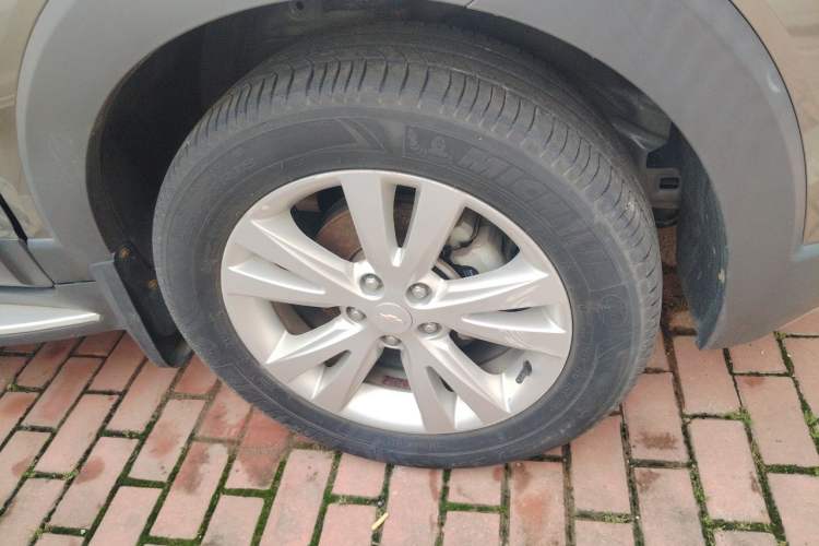 Used Chevrolet Captiva 2017 2.4L 4x4 Flagship Edition 7-Seater Right Front Wheel Hub