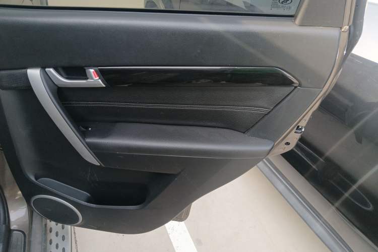 Used Chevrolet Captiva 2017 2.4L 4x4 Flagship Edition 7-Seater Right Rear Door Interior