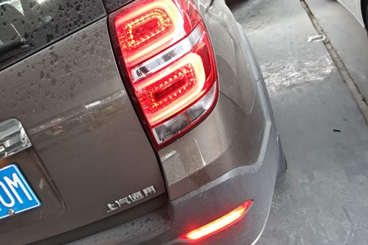 Used Chevrolet Captiva 2017 2.4L Two-Wheel Drive Luxury Edition 7 Seats Right Rear Taillight