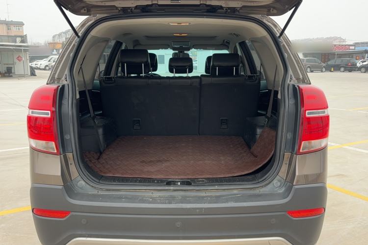 Used Chevrolet Captiva 2017 2.4L 4x4 Flagship Edition 7-Seater Trunk