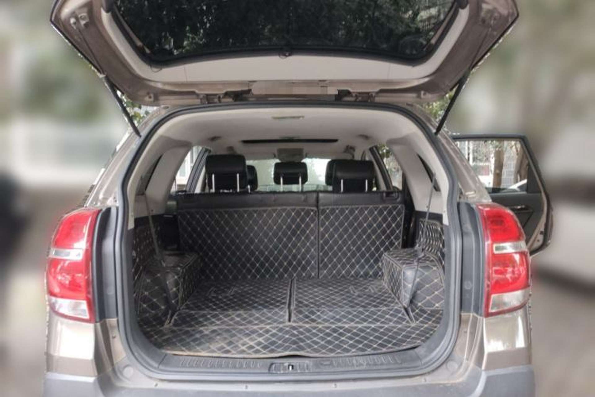 Used Chevrolet Captiva 2017 2.4L Two-Wheel Drive Luxury Edition 7 Seats Trunk