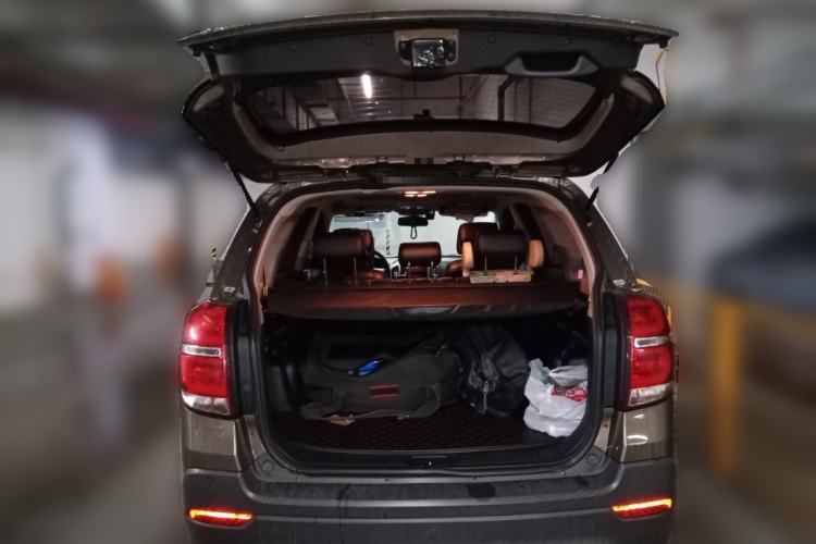Used Chevrolet Captiva 2017 2.4L 4x4 Flagship Edition 7-Seater Trunk